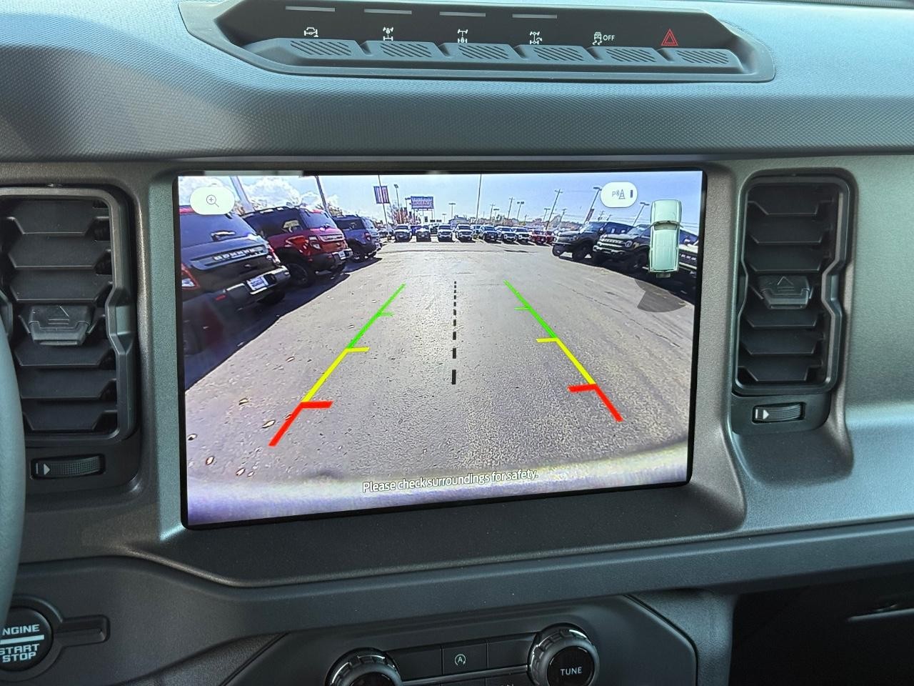 Ford Bronco Vehicle Full-screen Gallery Image 17