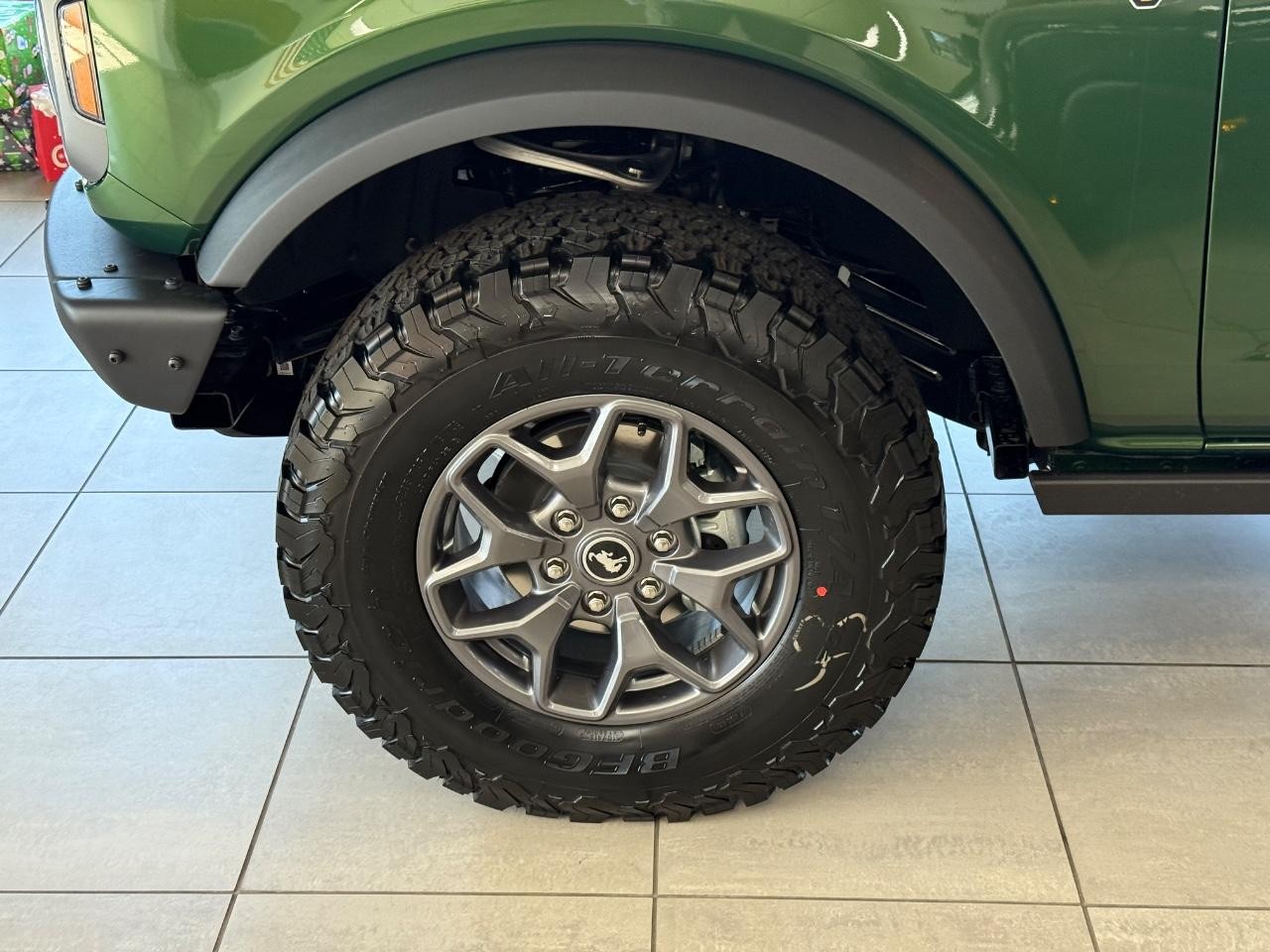 Ford Bronco Vehicle Full-screen Gallery Image 03