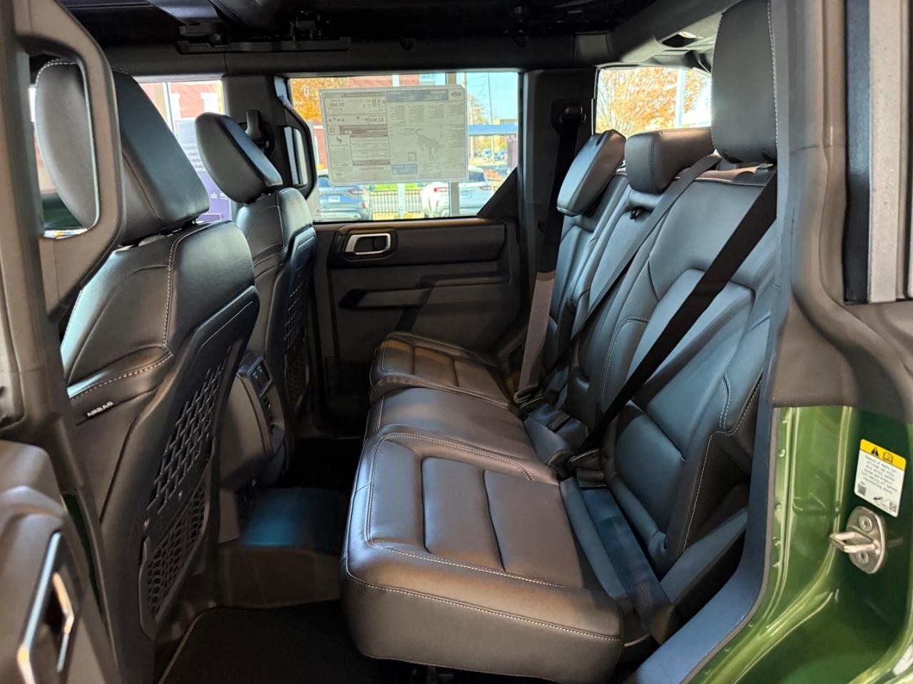 Ford Bronco Vehicle Full-screen Gallery Image 05