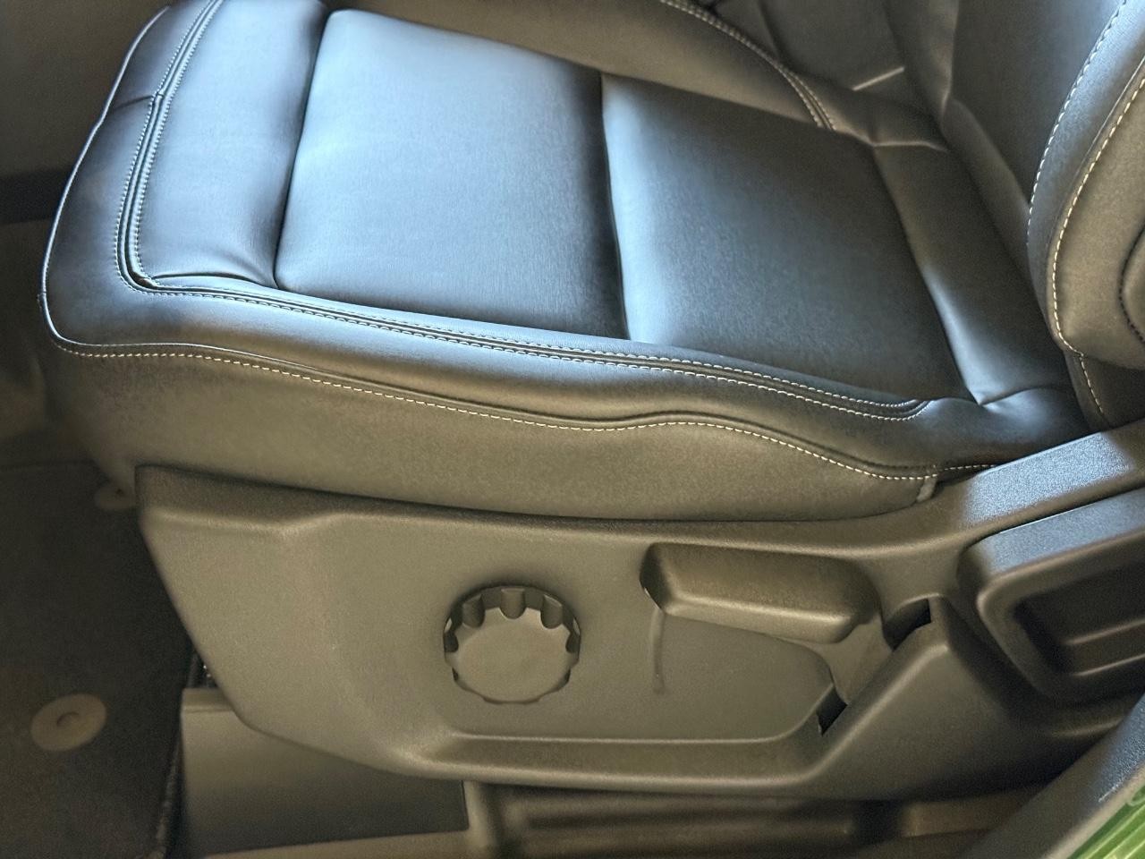 Ford Bronco Vehicle Full-screen Gallery Image 08