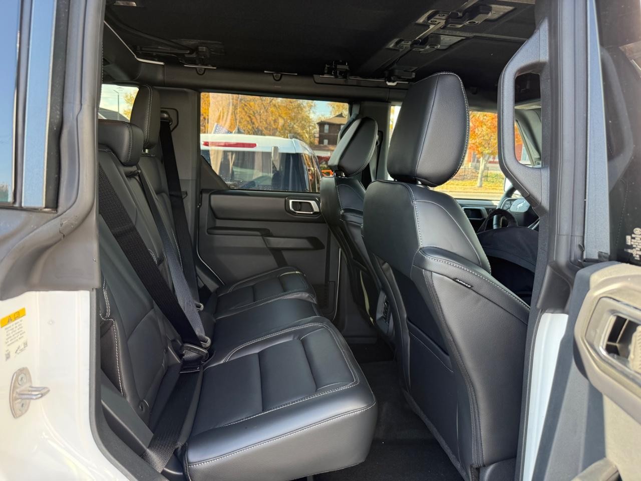 Ford Bronco Vehicle Full-screen Gallery Image 05