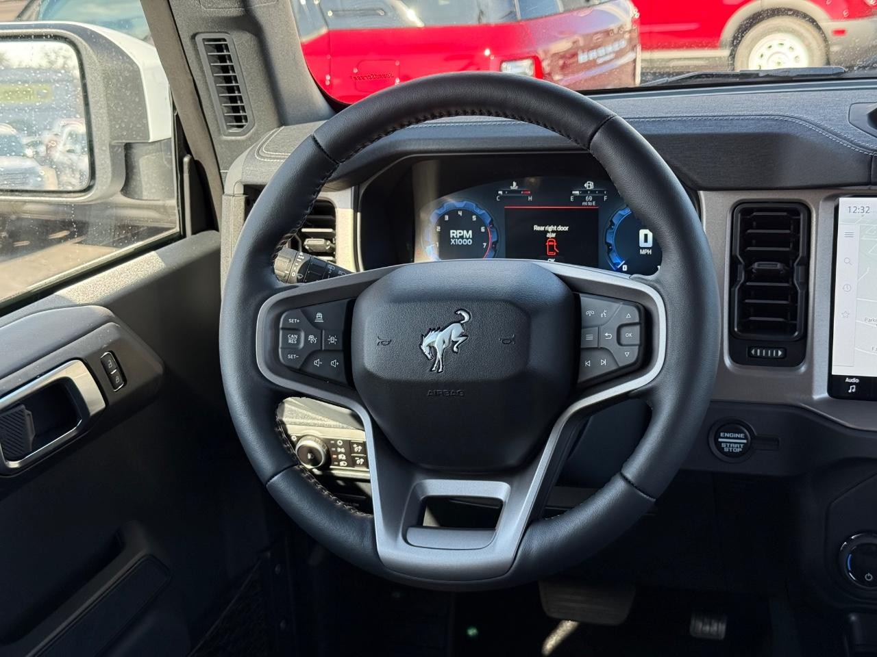 Ford Bronco Vehicle Full-screen Gallery Image 07