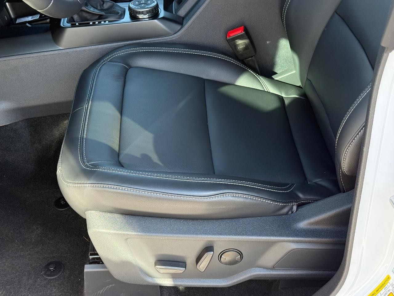 Ford Bronco Vehicle Full-screen Gallery Image 11