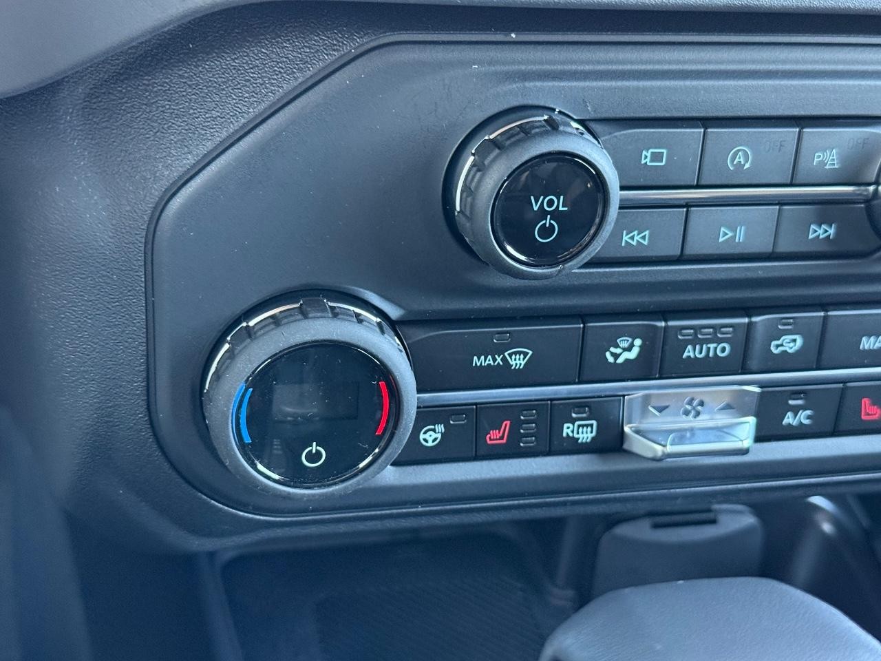 Ford Bronco Vehicle Full-screen Gallery Image 15