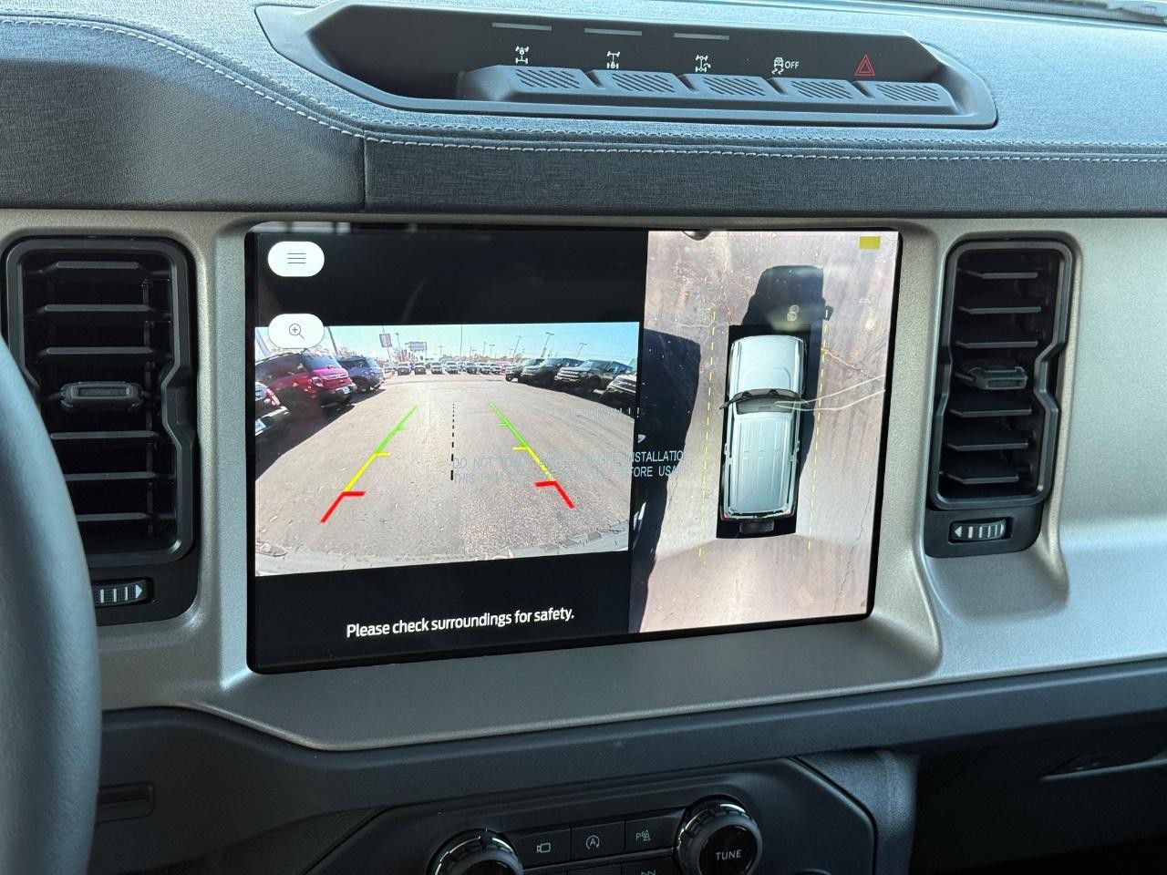 Ford Bronco Vehicle Full-screen Gallery Image 17