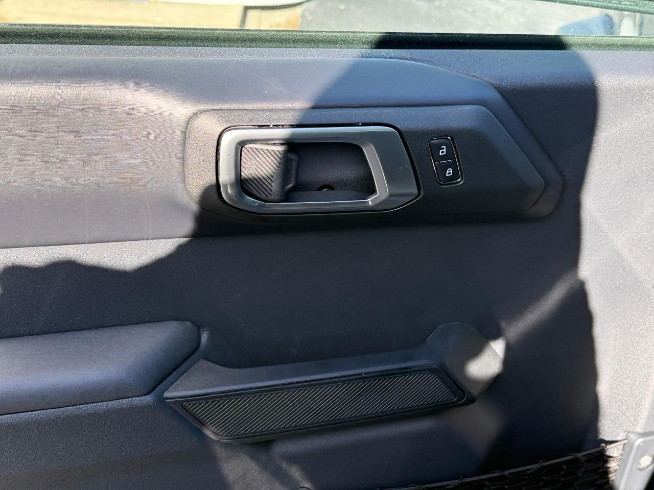 Ford Bronco Vehicle Full-screen Gallery Image 06