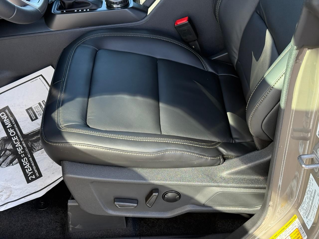 Ford Bronco Vehicle Full-screen Gallery Image 07