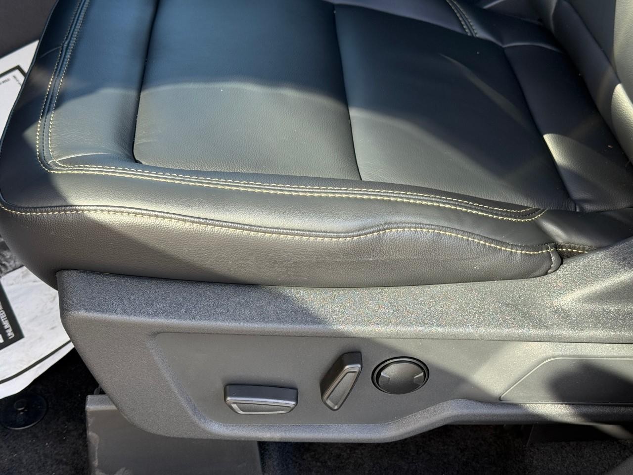 Ford Bronco Vehicle Full-screen Gallery Image 08