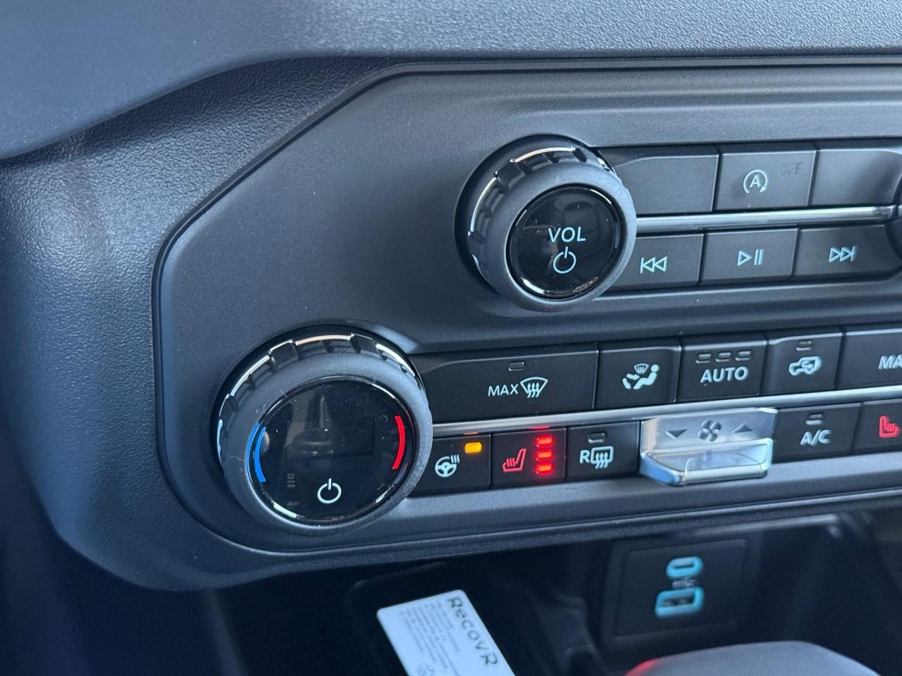 Ford Bronco Vehicle Full-screen Gallery Image 12