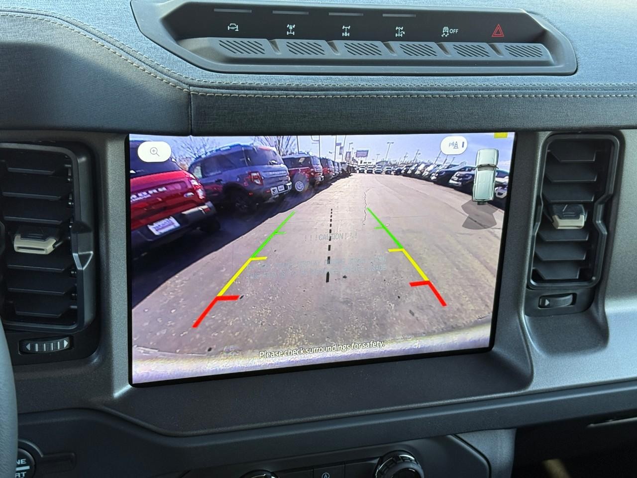 Ford Bronco Vehicle Full-screen Gallery Image 13