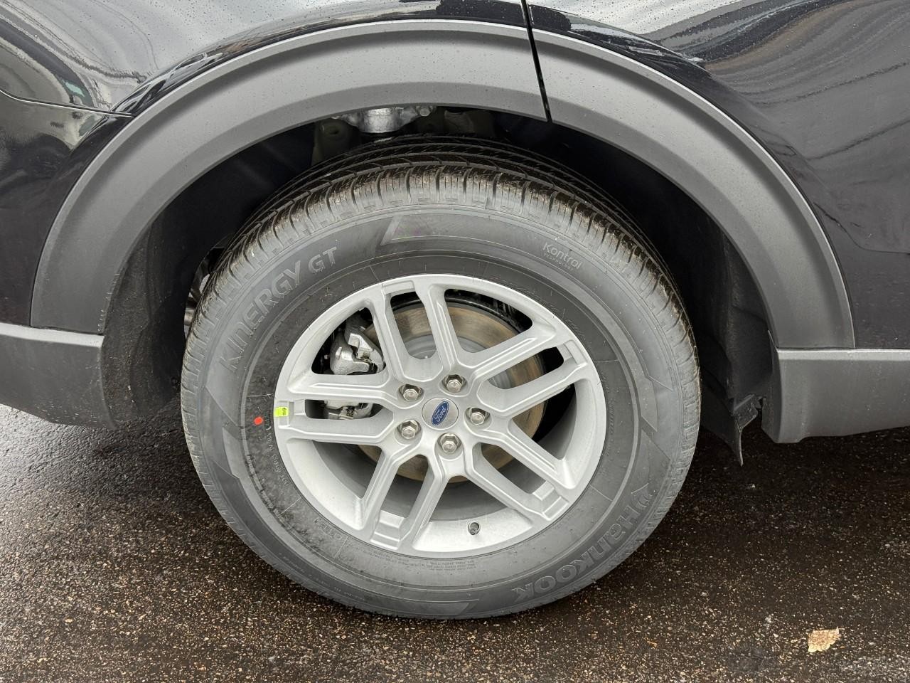 Ford Explorer Vehicle Full-screen Gallery Image 05