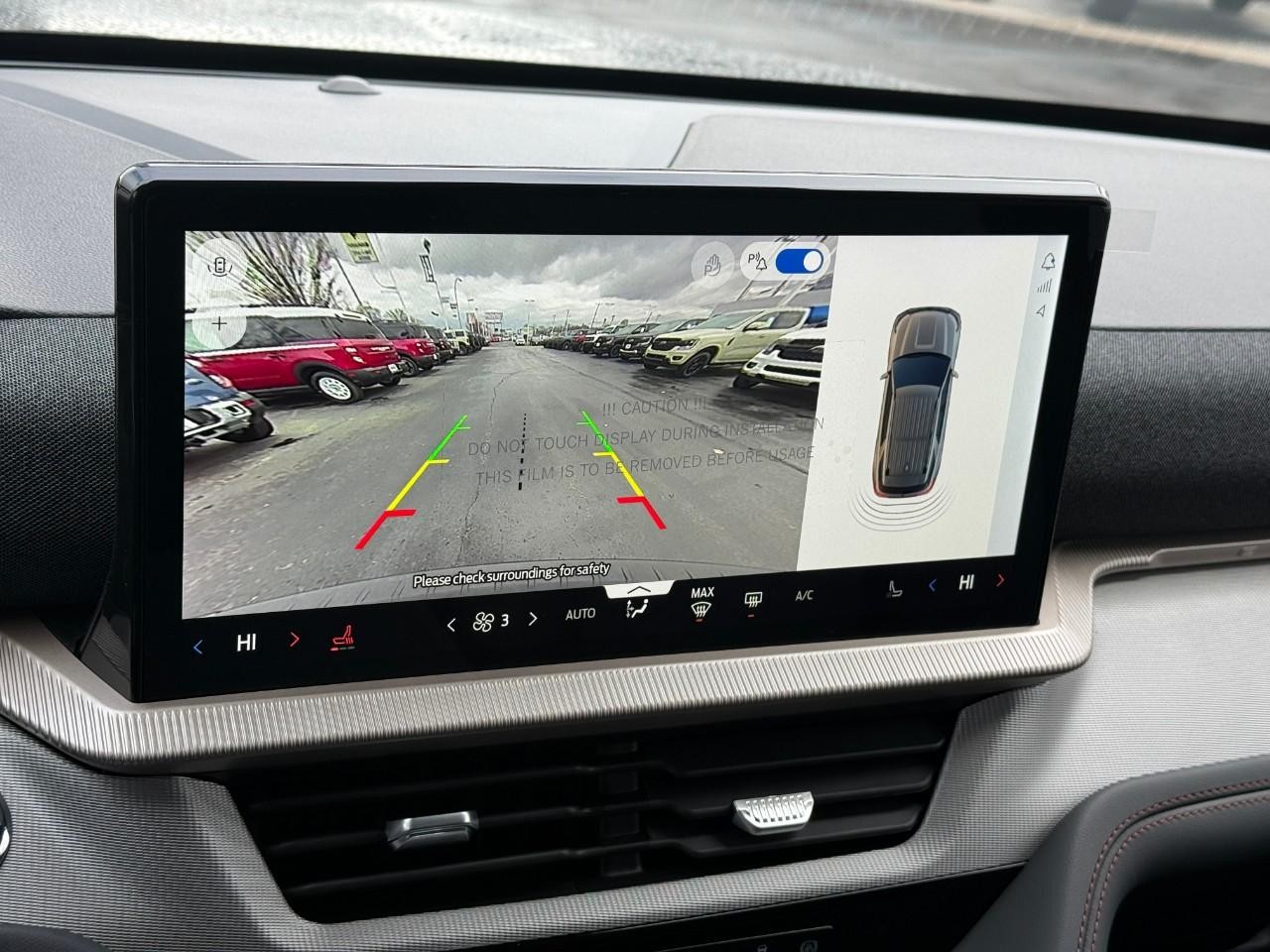 Ford Explorer Vehicle Full-screen Gallery Image 18