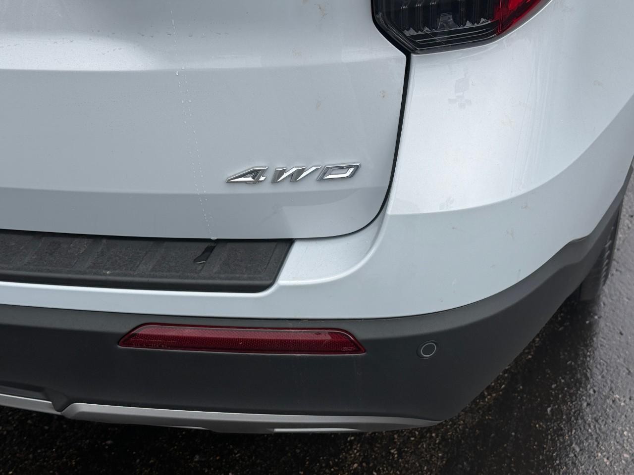 Ford Explorer Vehicle Full-screen Gallery Image 04