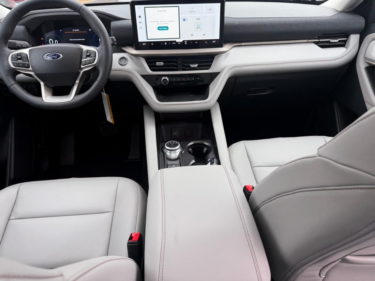 Ford Explorer Vehicle Full-screen Gallery Image 08