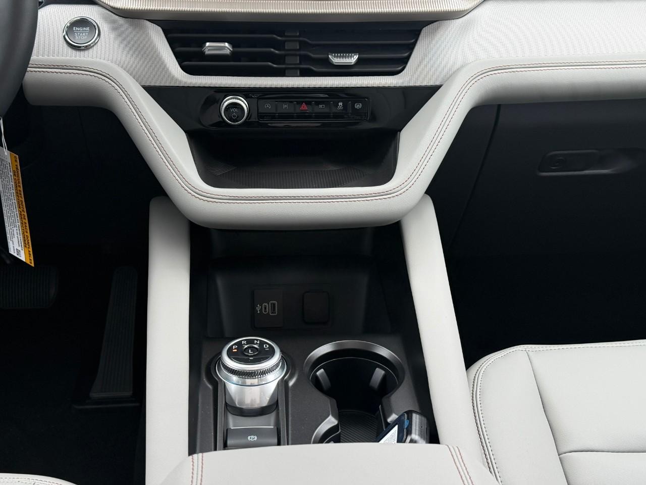 Ford Explorer Vehicle Full-screen Gallery Image 11