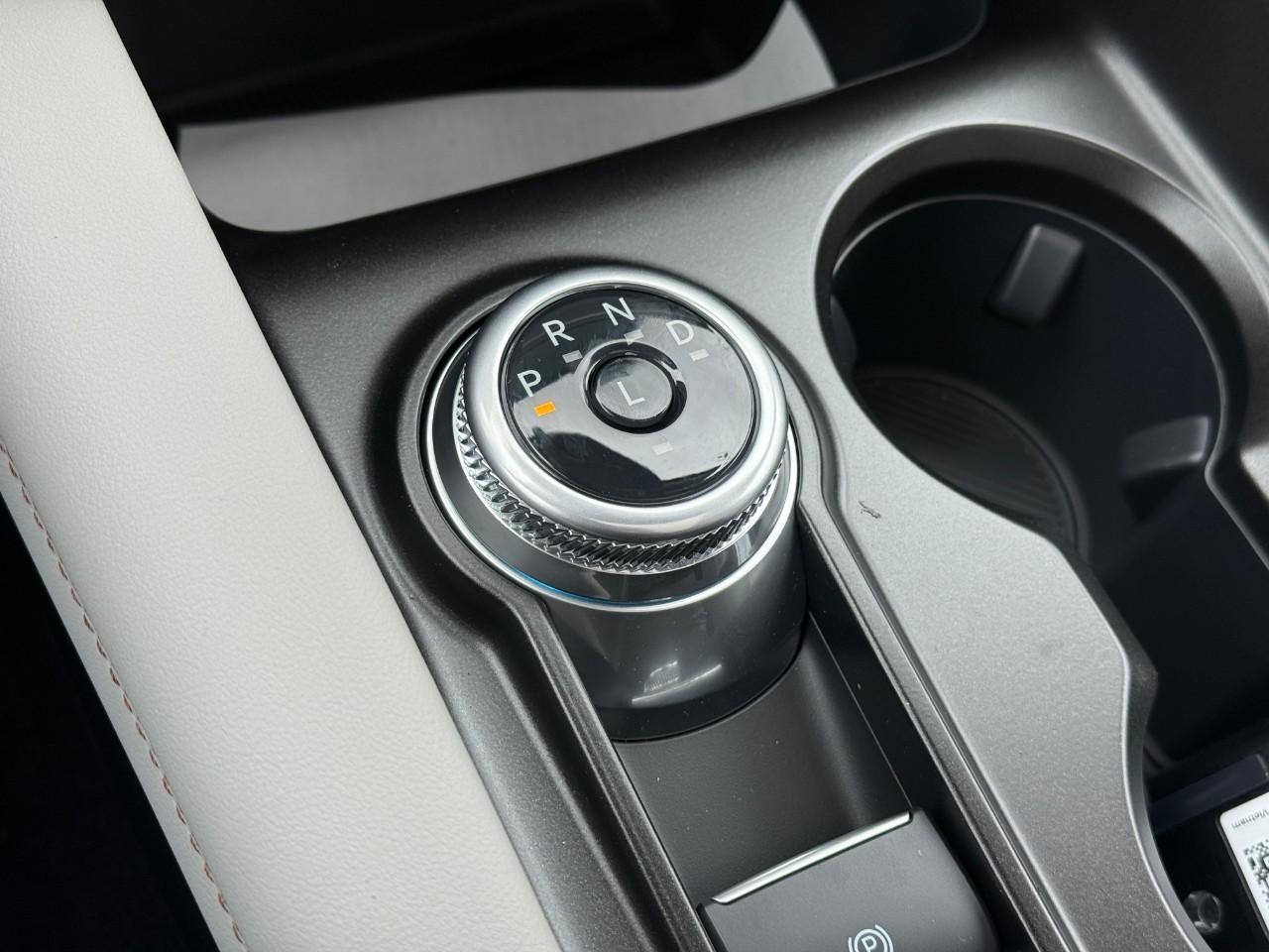 Ford Explorer Vehicle Full-screen Gallery Image 17