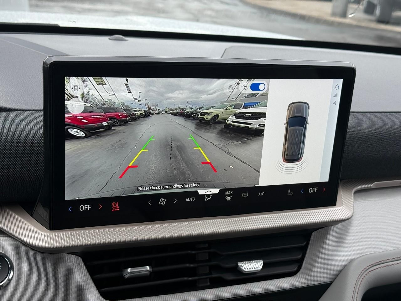 Ford Explorer Vehicle Full-screen Gallery Image 19