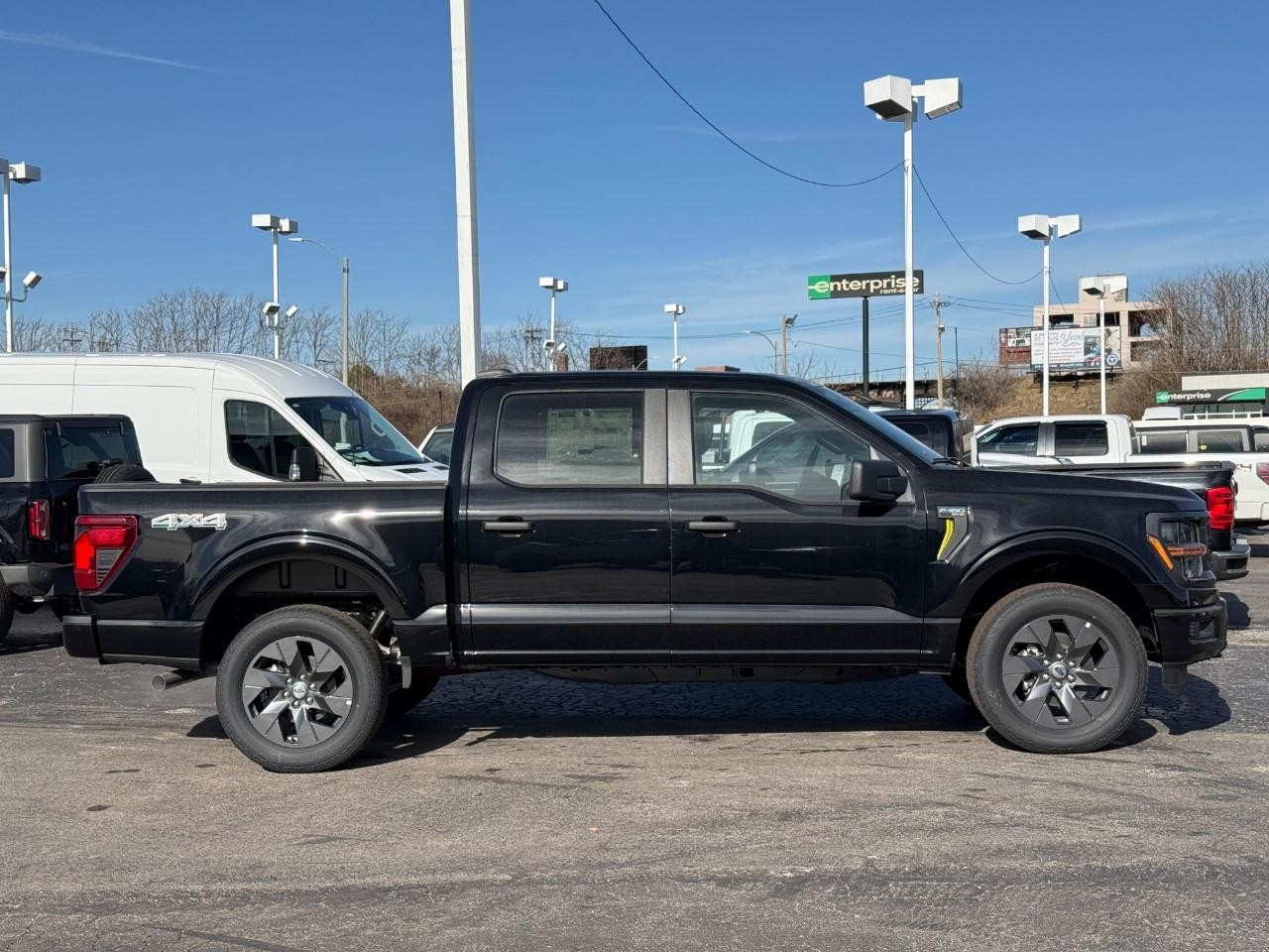 Ford F-150 Vehicle Full-screen Gallery Image 02