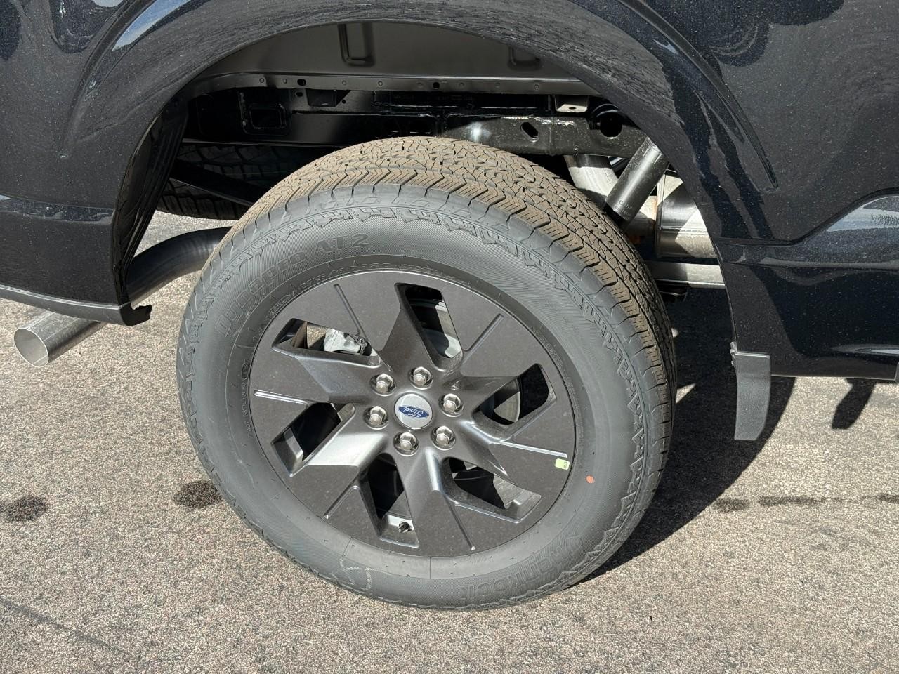 Ford F-150 Vehicle Full-screen Gallery Image 04