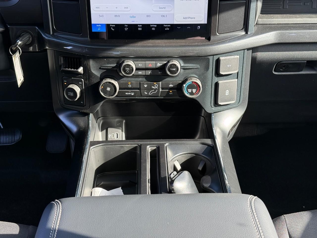 Ford F-150 Vehicle Full-screen Gallery Image 09