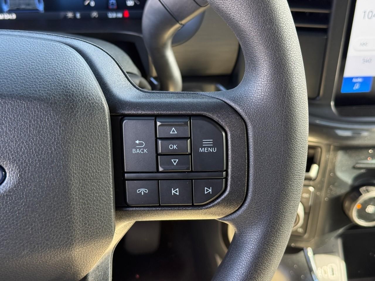 Ford F-150 Vehicle Full-screen Gallery Image 13