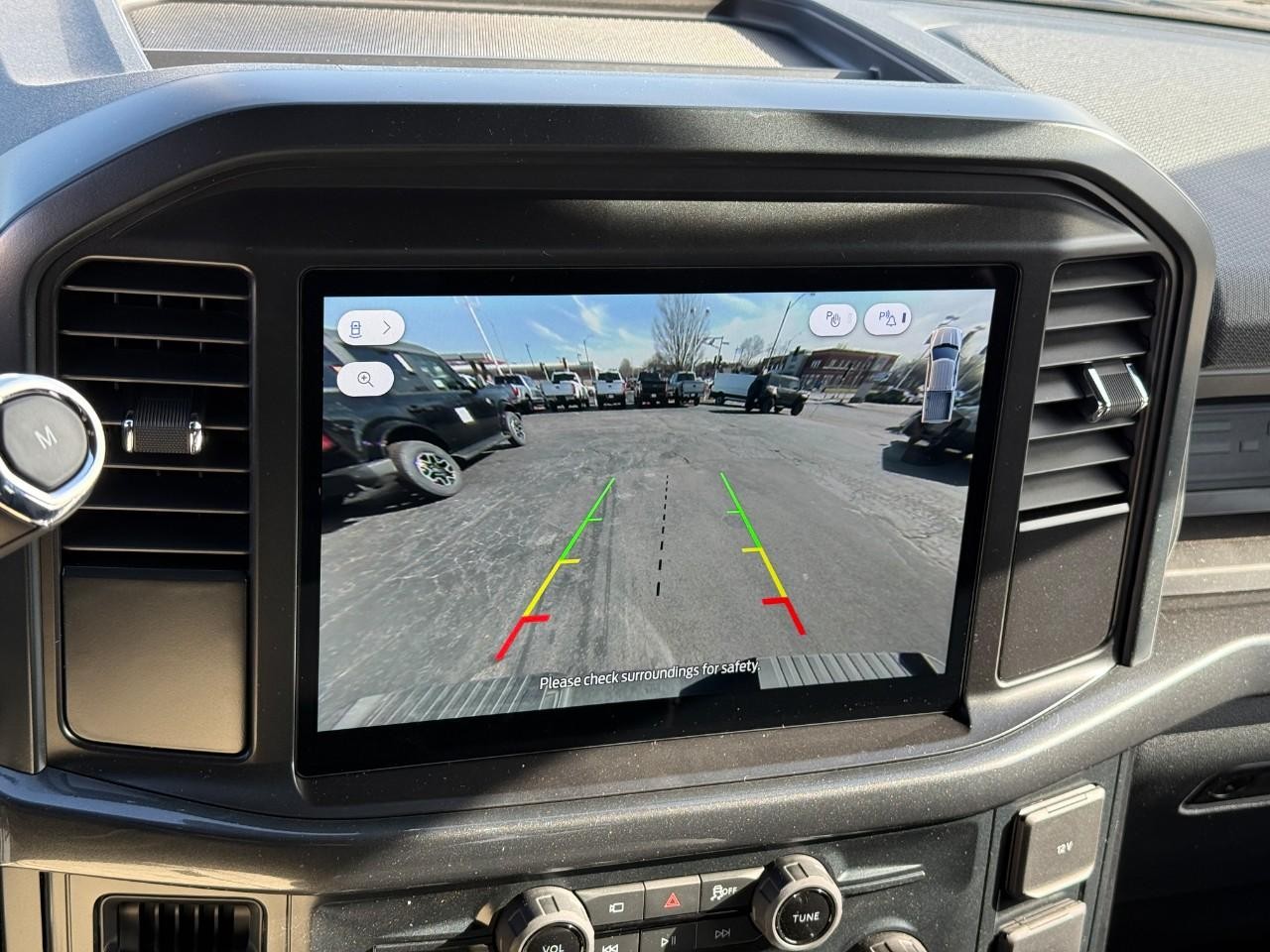 Ford F-150 Vehicle Full-screen Gallery Image 14