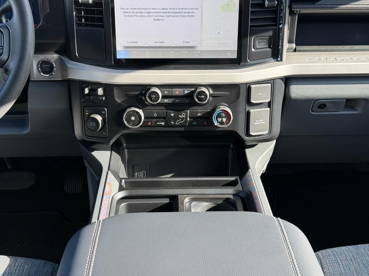 Ford Super Duty F-250 SRW Vehicle Full-screen Gallery Image 09