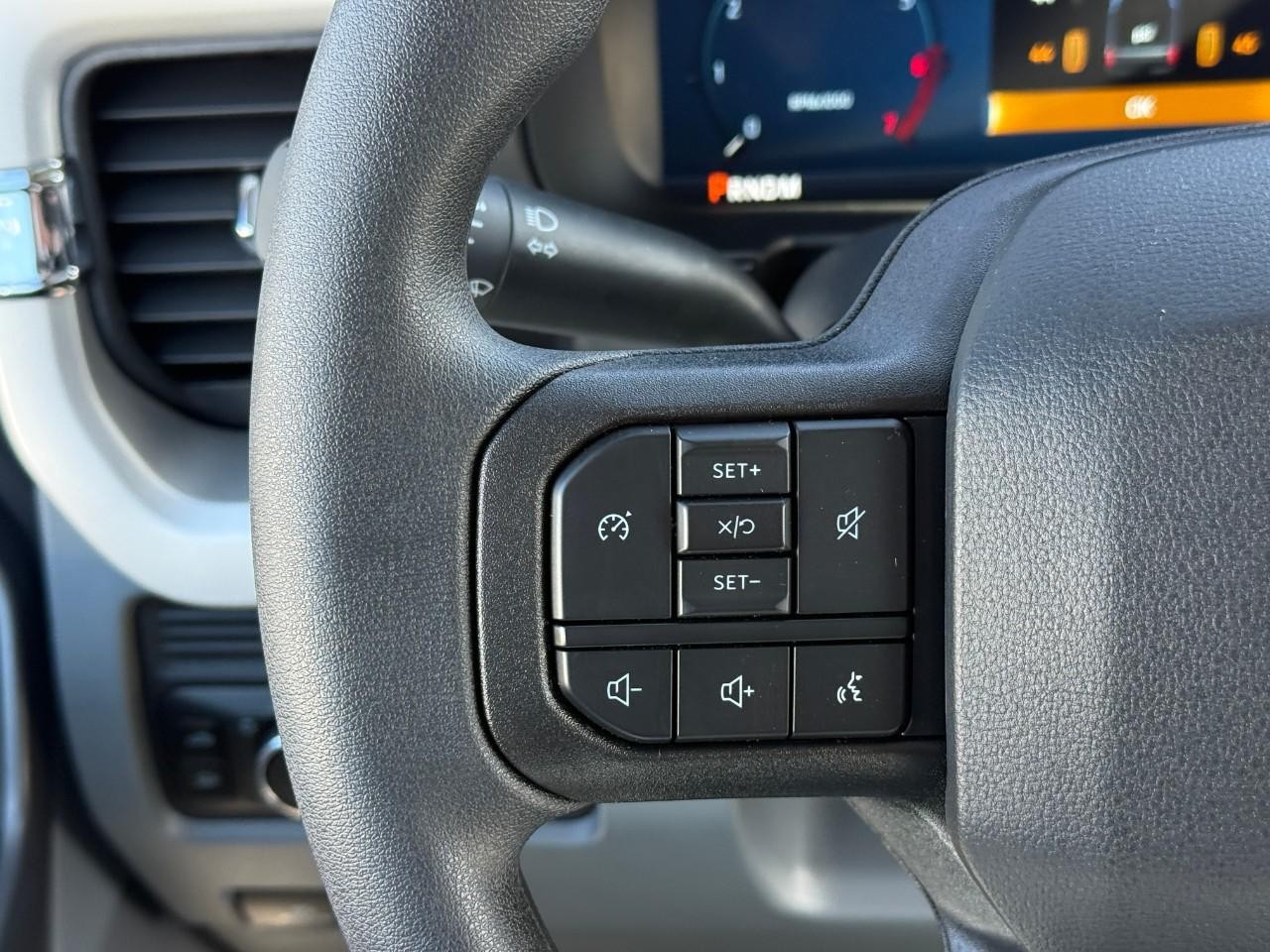 Ford Super Duty F-250 SRW Vehicle Full-screen Gallery Image 13