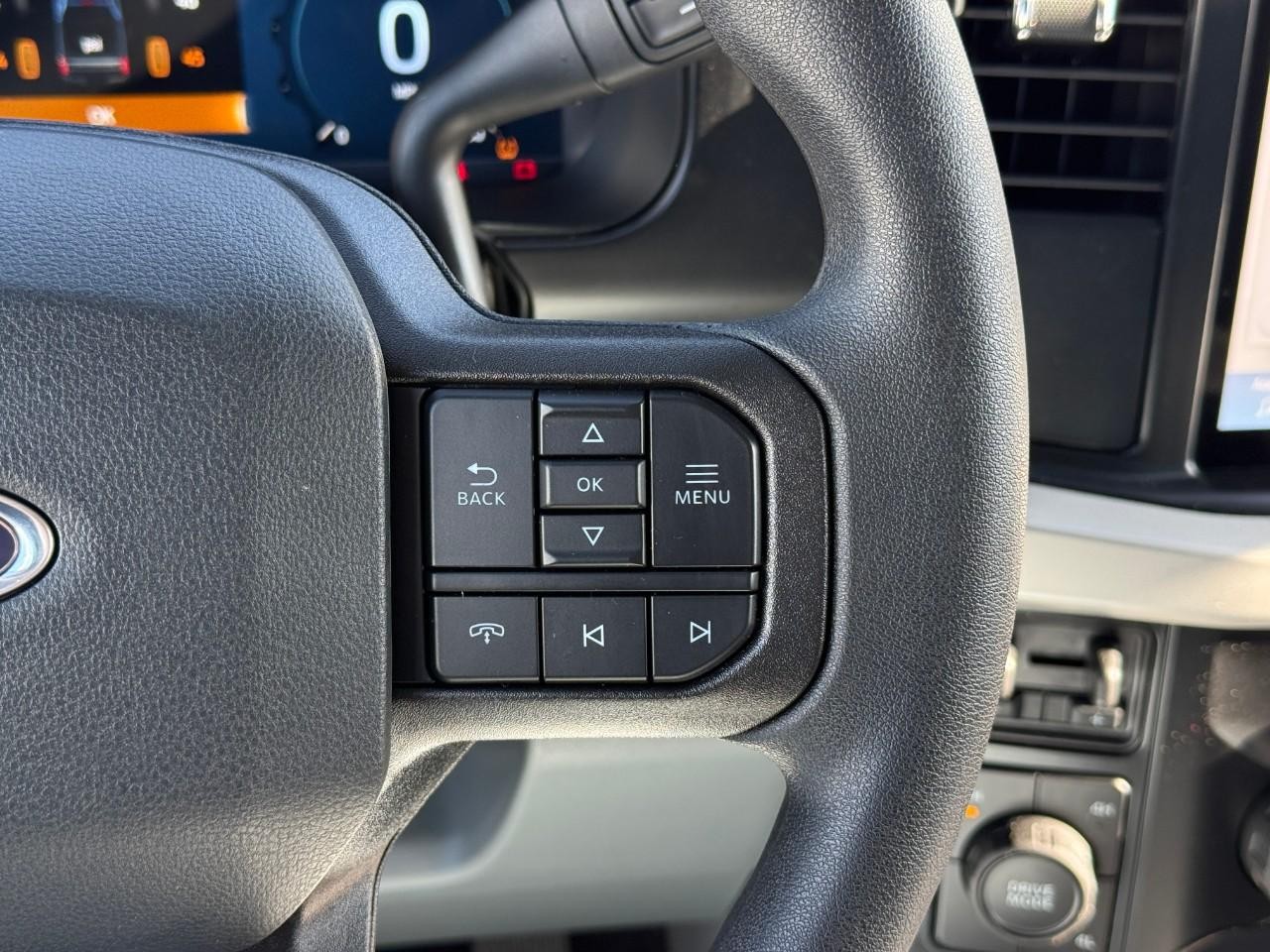 Ford Super Duty F-250 SRW Vehicle Full-screen Gallery Image 14