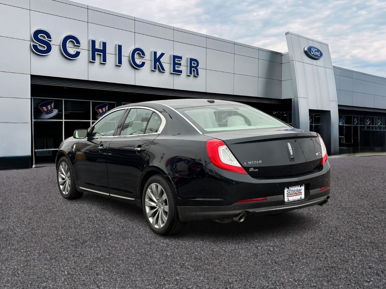 Lincoln MKS Vehicle Full-screen Gallery Image 03