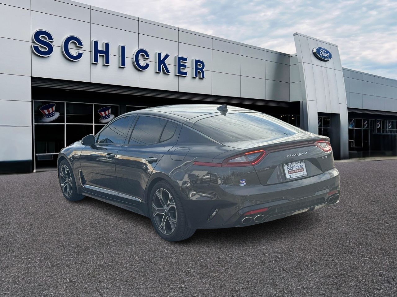 Kia Stinger Vehicle Full-screen Gallery Image 03