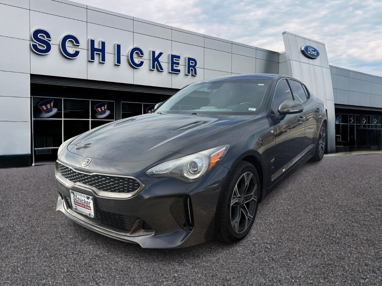 Kia Stinger Vehicle Full-screen Gallery Image 04