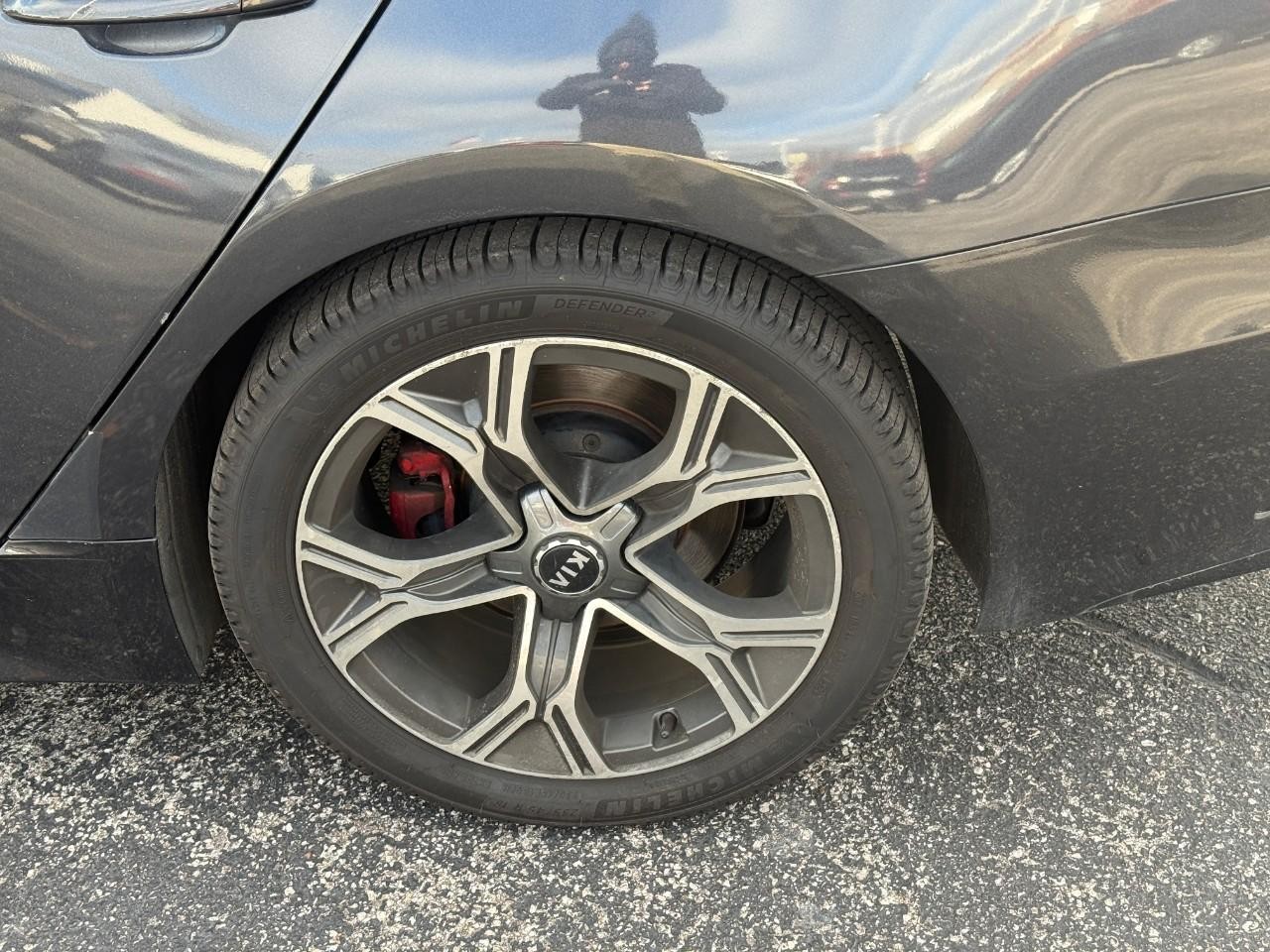 Kia Stinger Vehicle Full-screen Gallery Image 06