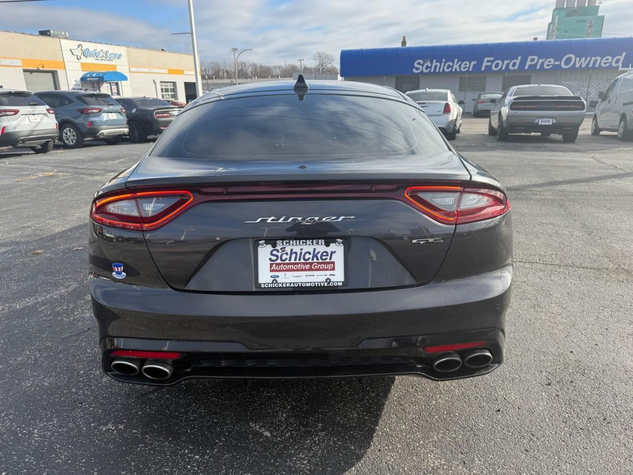 Kia Stinger Vehicle Full-screen Gallery Image 08