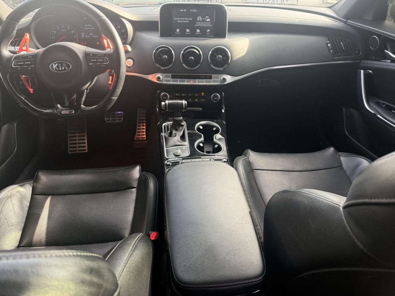 Kia Stinger Vehicle Full-screen Gallery Image 11