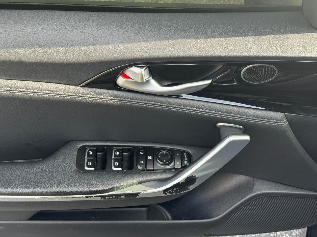 Kia Stinger Vehicle Full-screen Gallery Image 15