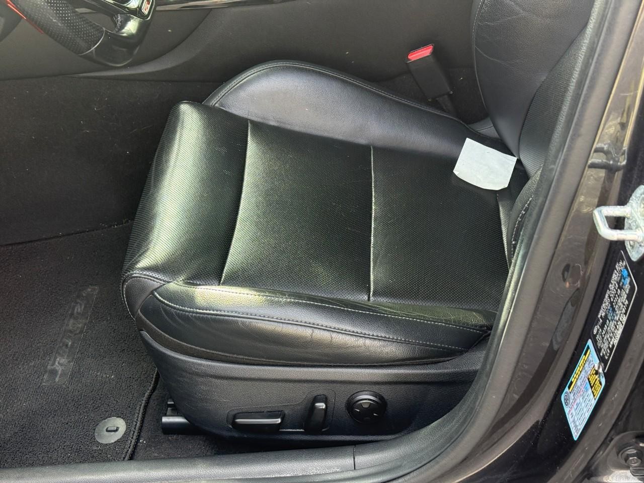 Kia Stinger Vehicle Full-screen Gallery Image 16