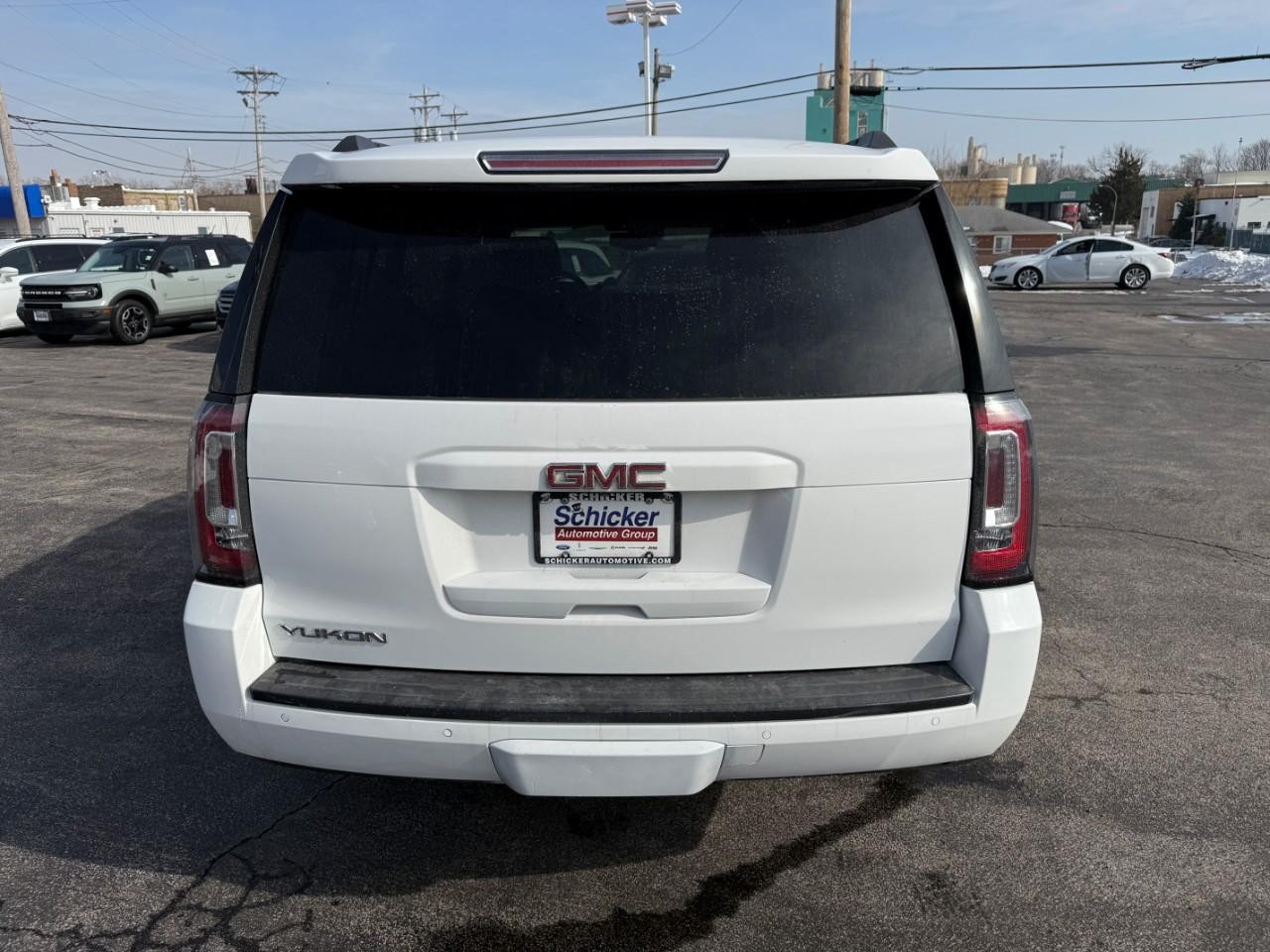 GMC Yukon Vehicle Full-screen Gallery Image 08