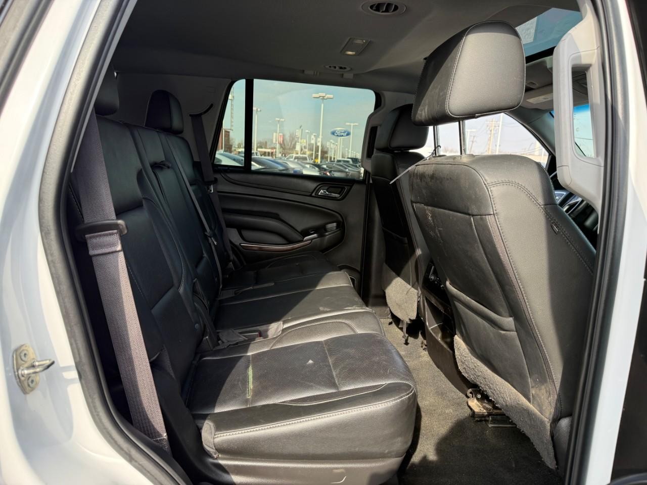 GMC Yukon Vehicle Full-screen Gallery Image 10