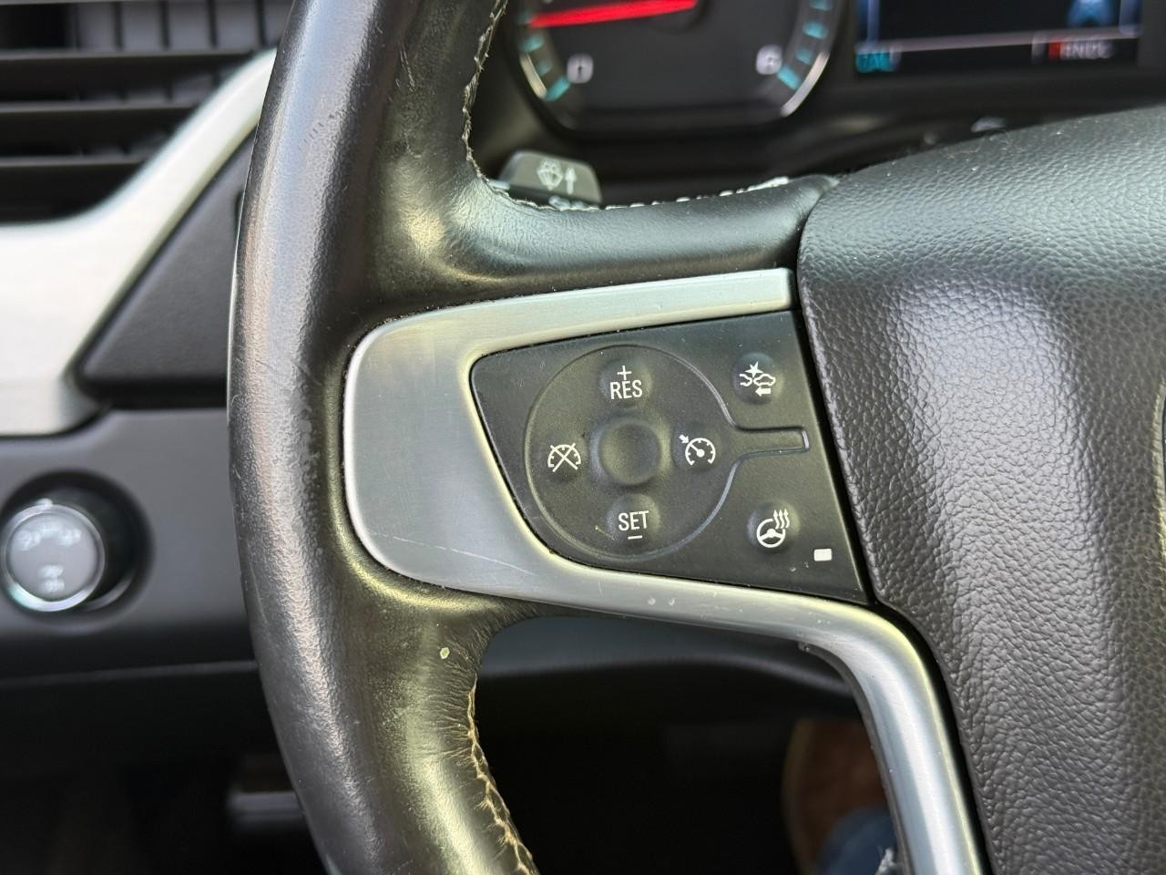 GMC Yukon Vehicle Full-screen Gallery Image 19