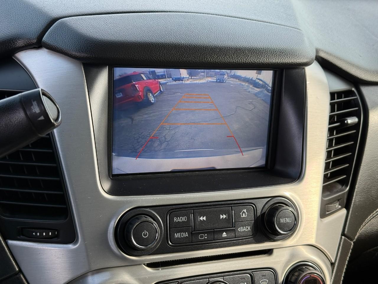 GMC Yukon Vehicle Full-screen Gallery Image 22