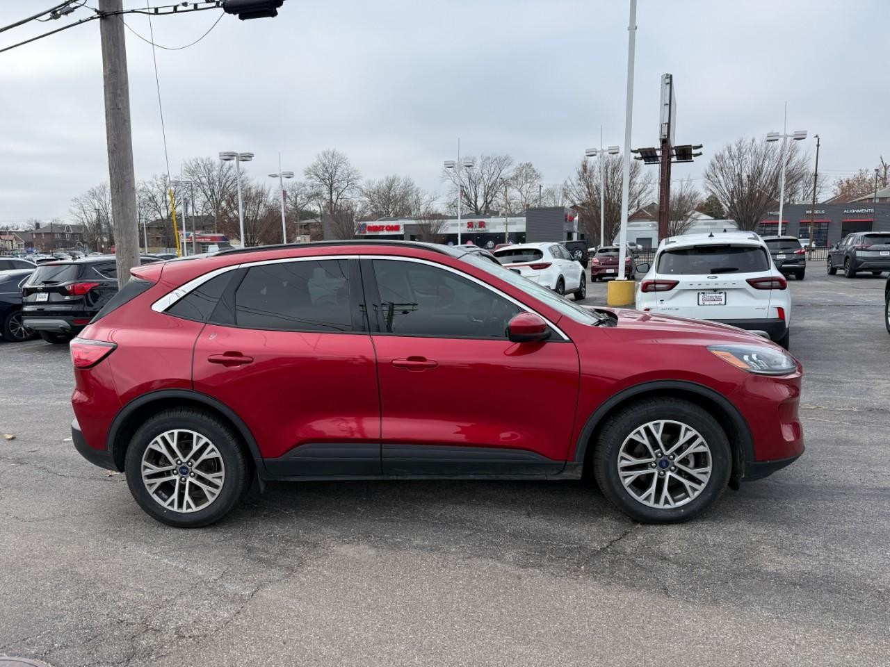 Ford Escape Vehicle Full-screen Gallery Image 05