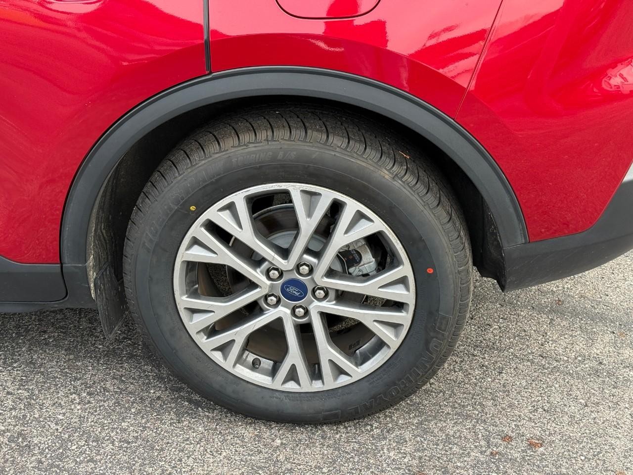 Ford Escape Vehicle Full-screen Gallery Image 09