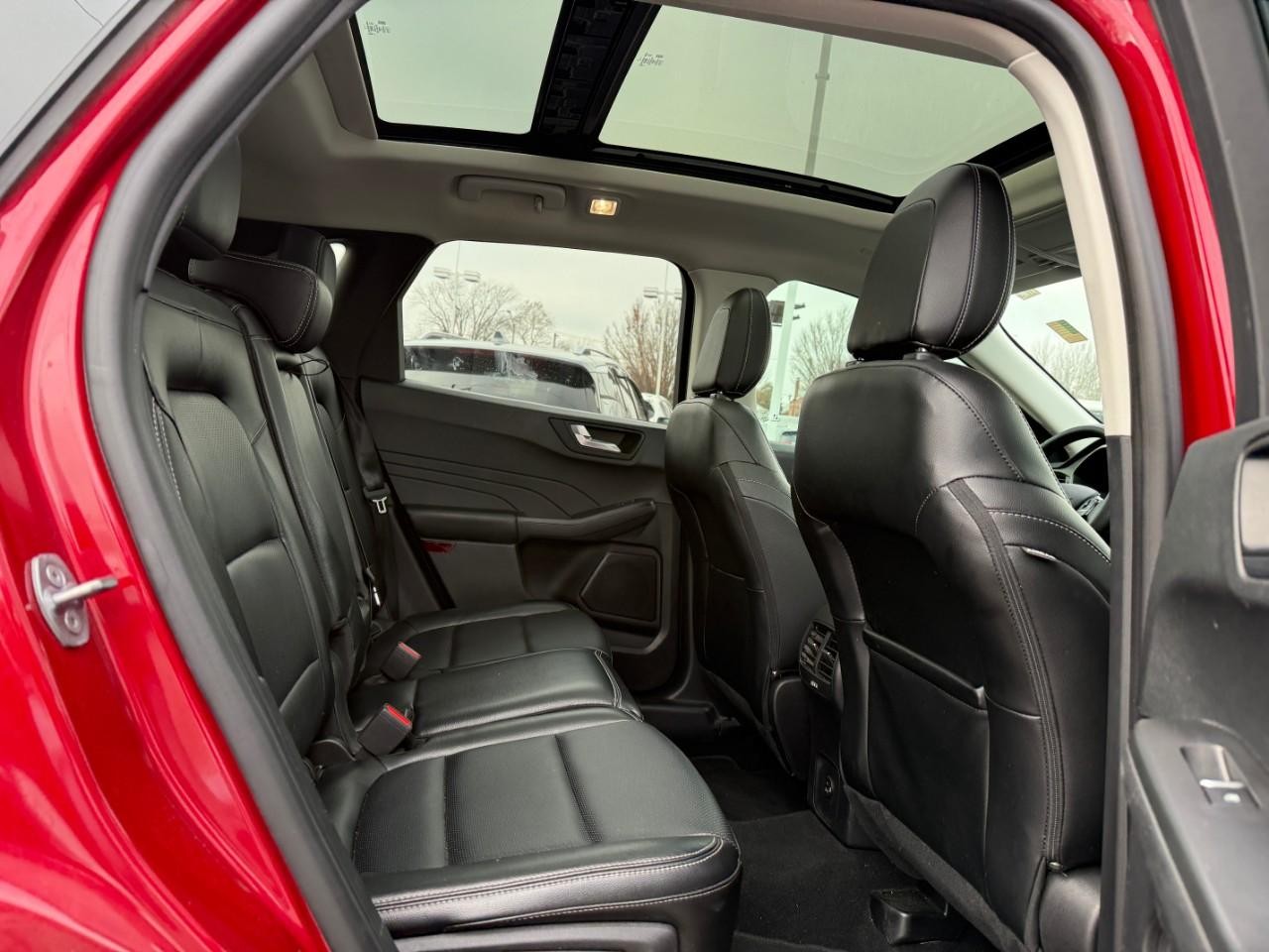 Ford Escape Vehicle Full-screen Gallery Image 11