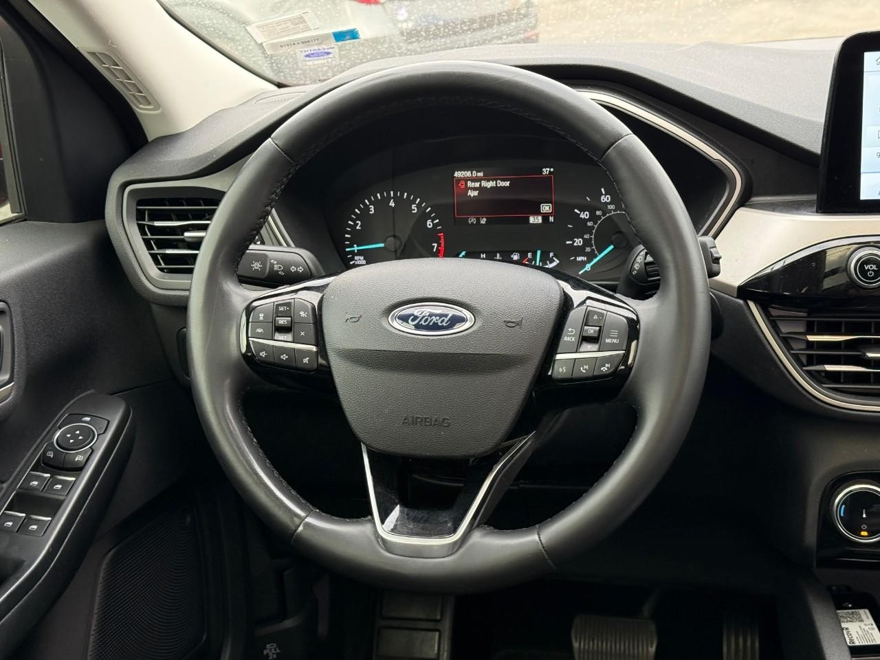 Ford Escape Vehicle Full-screen Gallery Image 13