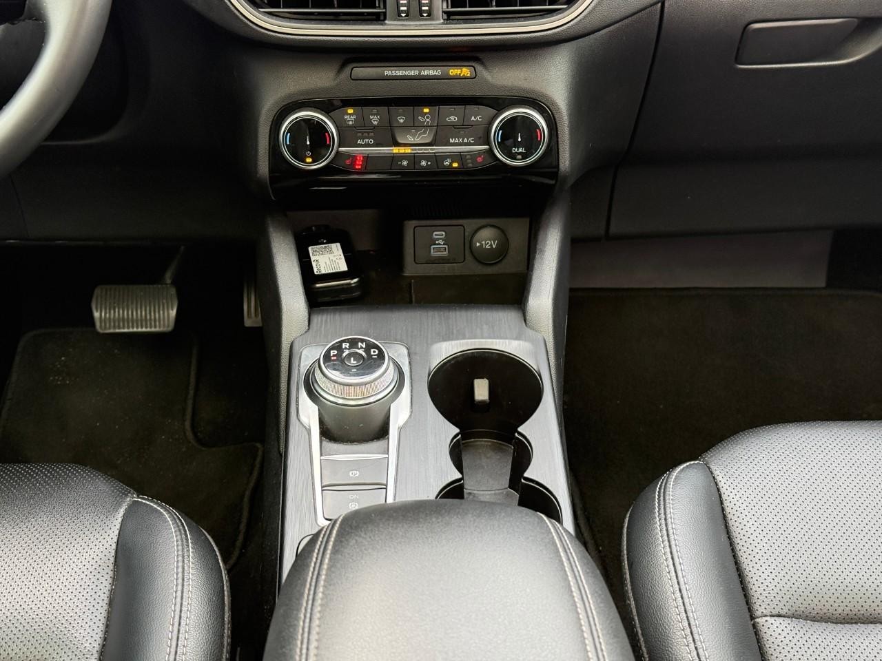 Ford Escape Vehicle Full-screen Gallery Image 16