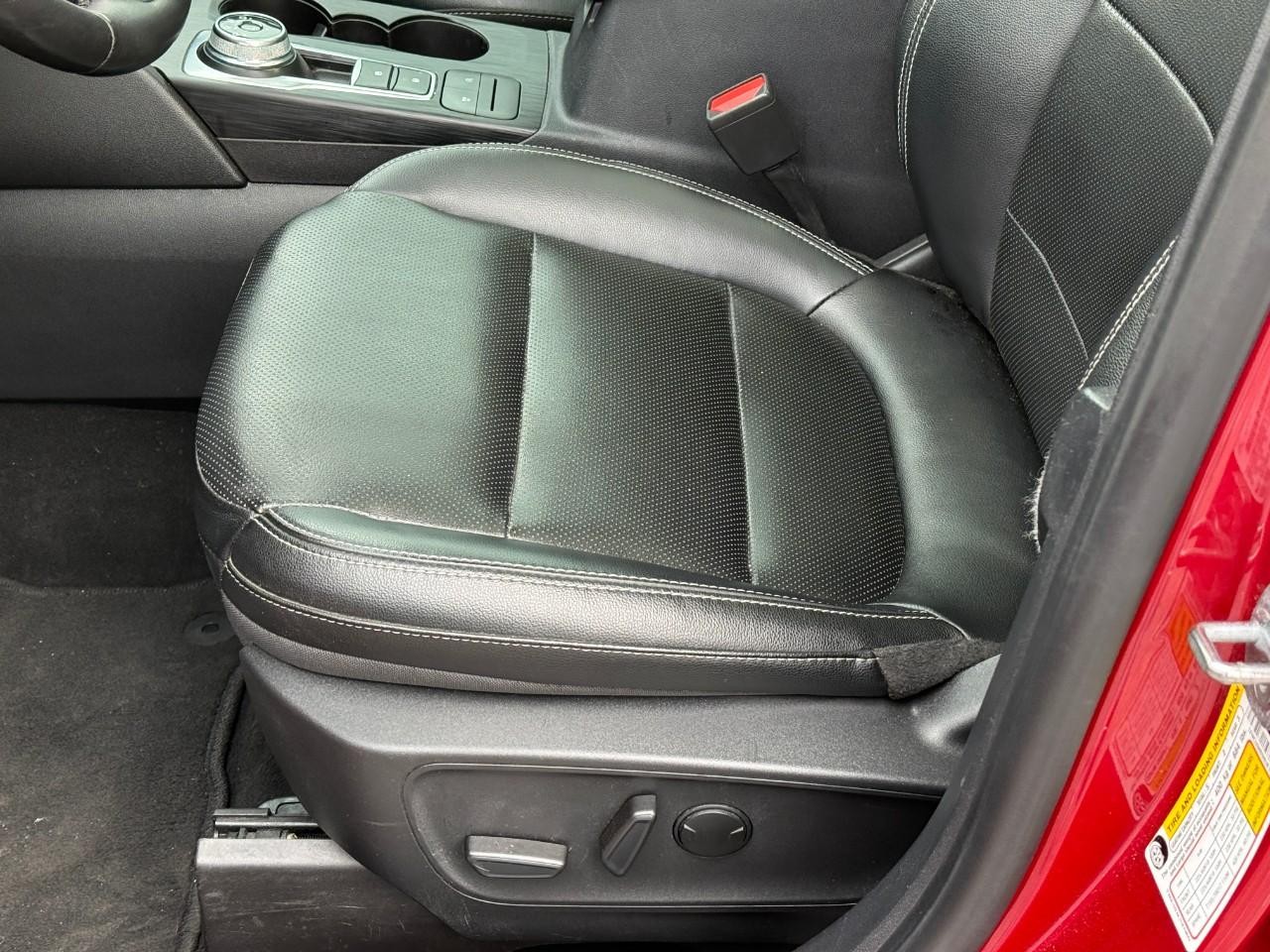 Ford Escape Vehicle Full-screen Gallery Image 19