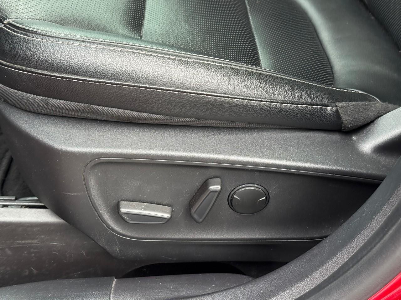 Ford Escape Vehicle Full-screen Gallery Image 20