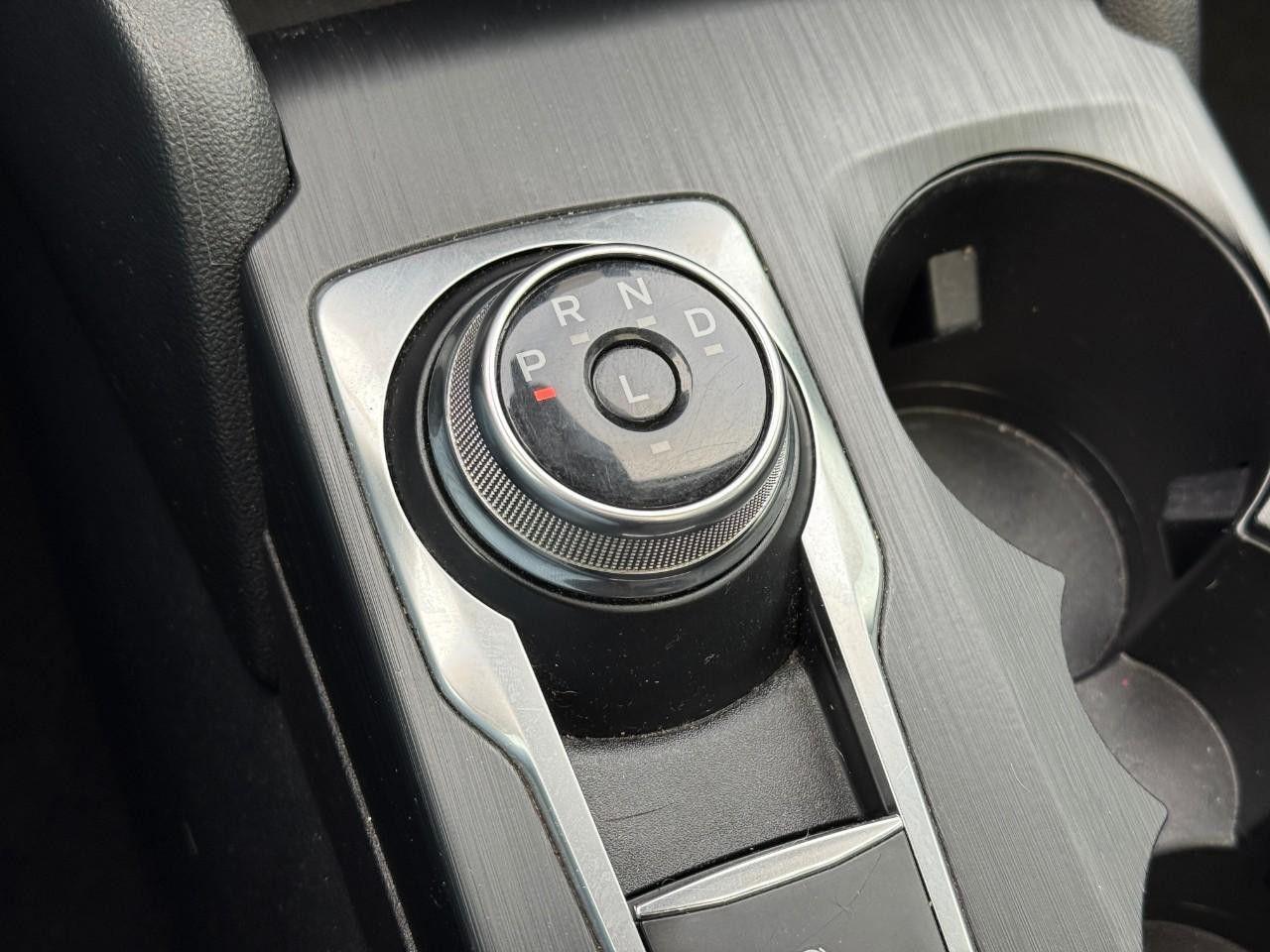 Ford Escape Vehicle Full-screen Gallery Image 24