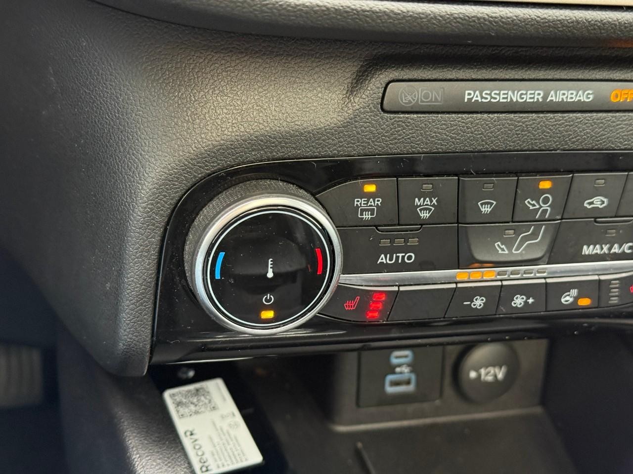 Ford Escape Vehicle Full-screen Gallery Image 25